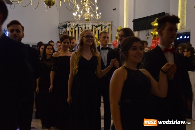 Zdjęcie w galerii na portalu naszwodzislaw.com: Maraton studniówkowy rozpoczyna II LO  wiadomości z regionu