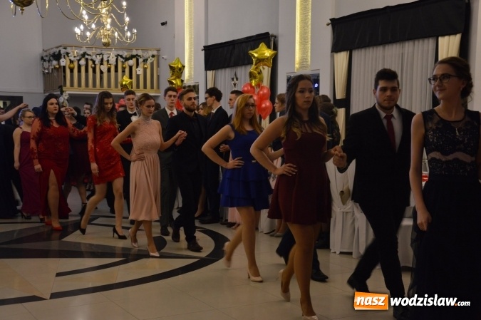 Zdjęcie w galerii na portalu naszwodzislaw.com: Maraton studniówkowy rozpoczyna II LO  wiadomości z regionu