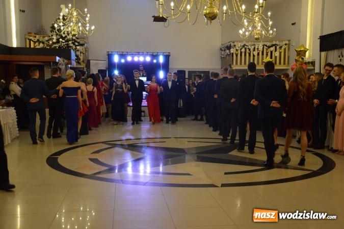 Zdjęcie w galerii na portalu naszwodzislaw.com: Maraton studniówkowy rozpoczyna II LO  wiadomości z regionu