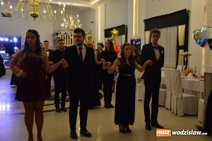Zdjęcie w galerii na portalu naszwodzislaw.com: Maraton studniówkowy rozpoczyna II LO  wiadomości z regionu