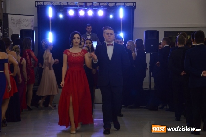 Zdjęcie w galerii na portalu naszwodzislaw.com: Maraton studniówkowy rozpoczyna II LO  wiadomości z regionu