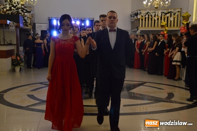 Zdjęcie w galerii na portalu naszwodzislaw.com: Maraton studniówkowy rozpoczyna II LO  wiadomości z regionu