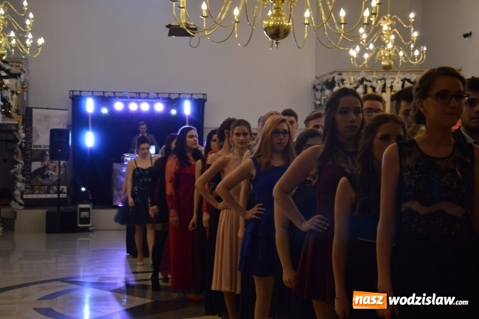 Zdjęcie w galerii na portalu naszwodzislaw.com: Maraton studniówkowy rozpoczyna II LO  wiadomości z regionu