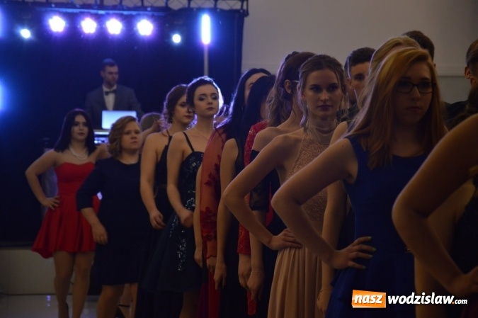 Zdjęcie w galerii na portalu naszwodzislaw.com: Maraton studniówkowy rozpoczyna II LO  wiadomości z regionu