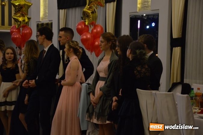 Zdjęcie w galerii na portalu naszwodzislaw.com: Maraton studniówkowy rozpoczyna II LO  wiadomości z regionu
