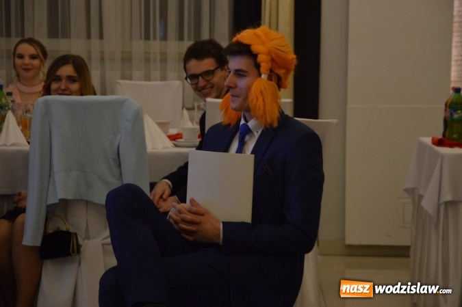 Zdjęcie w galerii na portalu naszwodzislaw.com: Maraton studniówkowy rozpoczyna II LO  wiadomości z regionu