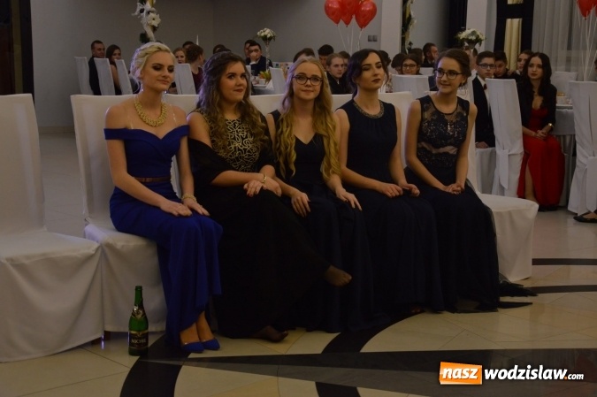 Zdjęcie w galerii na portalu naszwodzislaw.com: Maraton studniówkowy rozpoczyna II LO  wiadomości z regionu