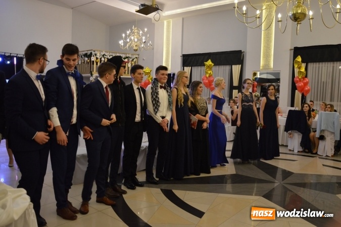 Zdjęcie w galerii na portalu naszwodzislaw.com: Maraton studniówkowy rozpoczyna II LO  wiadomości z regionu