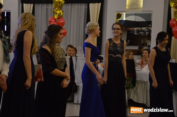 Zdjęcie w galerii na portalu naszwodzislaw.com: Maraton studniówkowy rozpoczyna II LO  wiadomości z regionu