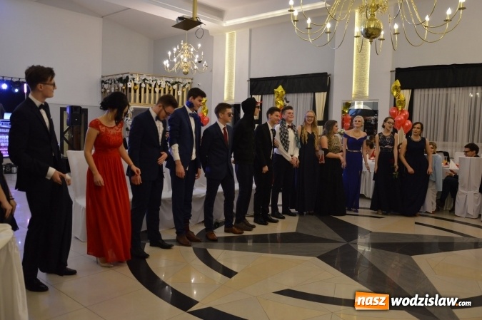 Zdjęcie w galerii na portalu naszwodzislaw.com: Maraton studniówkowy rozpoczyna II LO  wiadomości z regionu