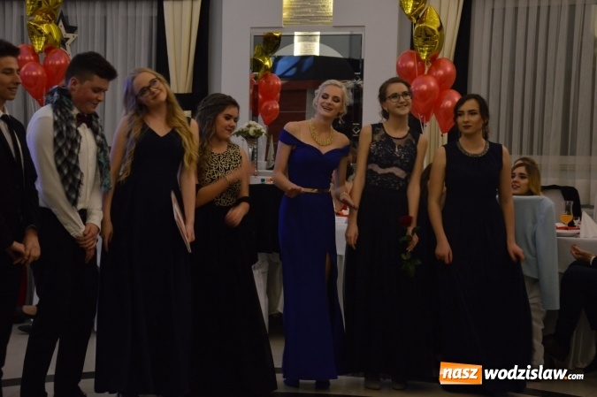 Zdjęcie w galerii na portalu naszwodzislaw.com: Maraton studniówkowy rozpoczyna II LO  wiadomości z regionu