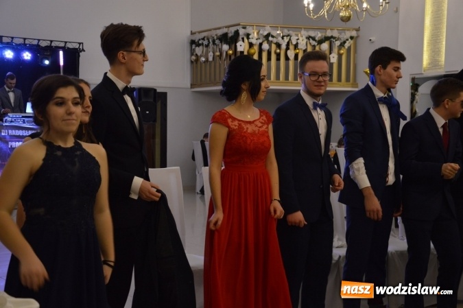 Zdjęcie w galerii na portalu naszwodzislaw.com: Maraton studniówkowy rozpoczyna II LO  wiadomości z regionu