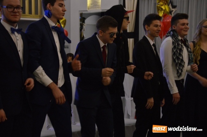 Zdjęcie w galerii na portalu naszwodzislaw.com: Maraton studniówkowy rozpoczyna II LO  wiadomości z regionu