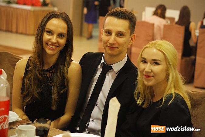 Zdjęcie w galerii na portalu naszwodzislaw.com: Studniówka 2018. ZST bawi się w Bluszczowie  wiadomości z regionu