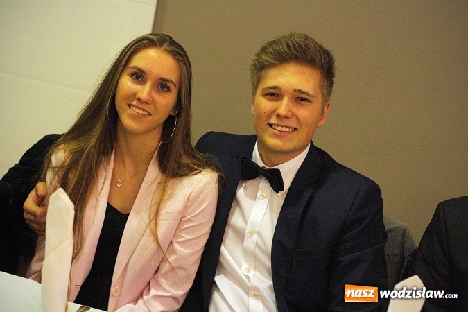 Zdjęcie w galerii na portalu naszwodzislaw.com: Studniówka 2018. ZST bawi się w Bluszczowie  wiadomości z regionu