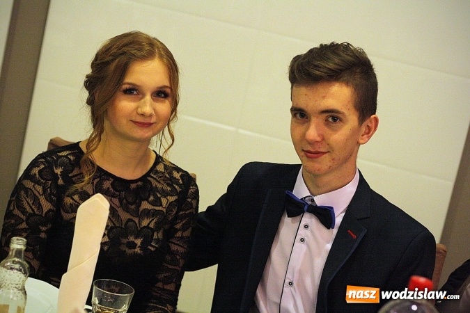 Zdjęcie w galerii na portalu naszwodzislaw.com: Studniówka 2018. ZST bawi się w Bluszczowie  wiadomości z regionu