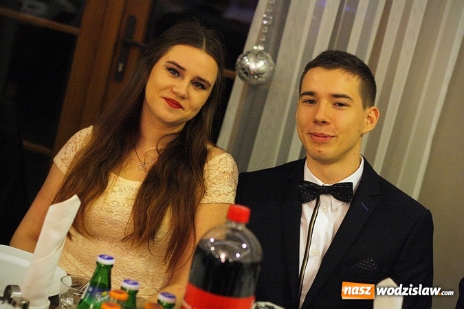Zdjęcie w galerii na portalu naszwodzislaw.com: Studniówka 2018. ZST bawi się w Bluszczowie  wiadomości z regionu