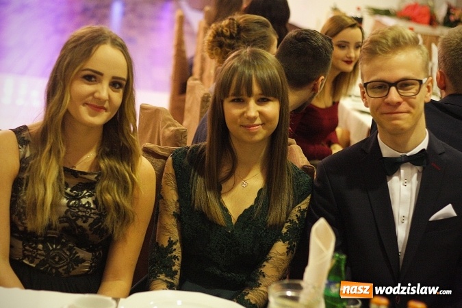 Zdjęcie w galerii na portalu naszwodzislaw.com: Studniówka 2018. ZST bawi się w Bluszczowie  wiadomości z regionu
