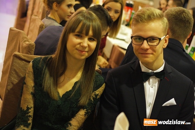 Zdjęcie w galerii na portalu naszwodzislaw.com: Studniówka 2018. ZST bawi się w Bluszczowie  wiadomości z regionu