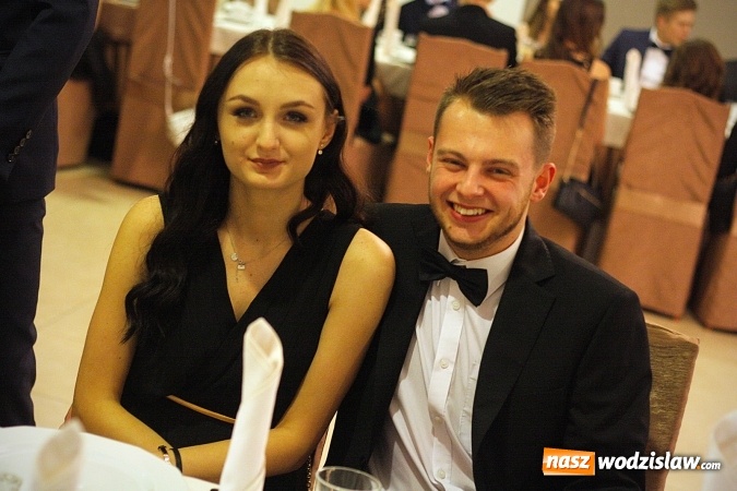 Zdjęcie w galerii na portalu naszwodzislaw.com: Studniówka 2018. ZST bawi się w Bluszczowie  wiadomości z regionu