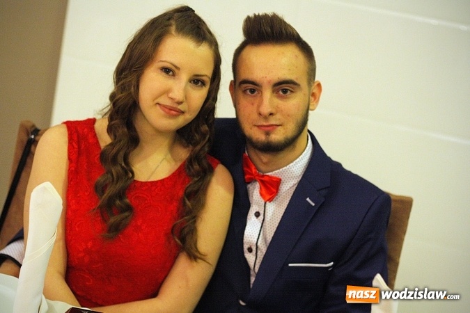 Zdjęcie w galerii na portalu naszwodzislaw.com: Studniówka 2018. ZST bawi się w Bluszczowie  wiadomości z regionu