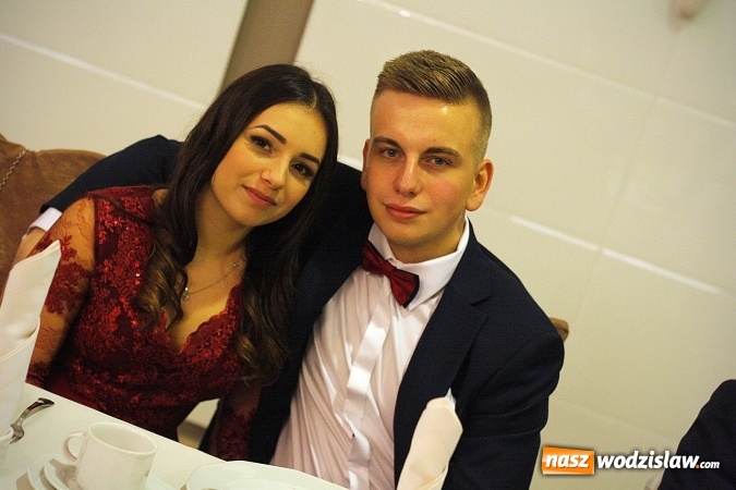 Zdjęcie w galerii na portalu naszwodzislaw.com: Studniówka 2018. ZST bawi się w Bluszczowie  wiadomości z regionu