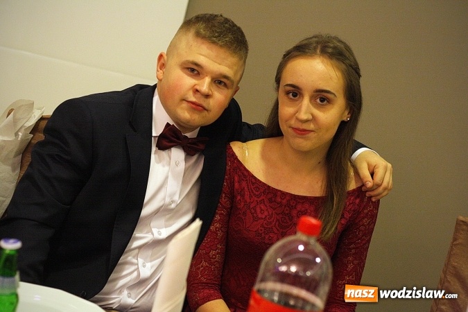 Zdjęcie w galerii na portalu naszwodzislaw.com: Studniówka 2018. ZST bawi się w Bluszczowie  wiadomości z regionu