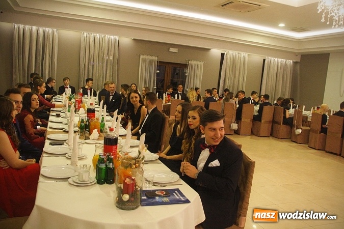 Zdjęcie w galerii na portalu naszwodzislaw.com: Studniówka 2018. ZST bawi się w Bluszczowie  wiadomości z regionu