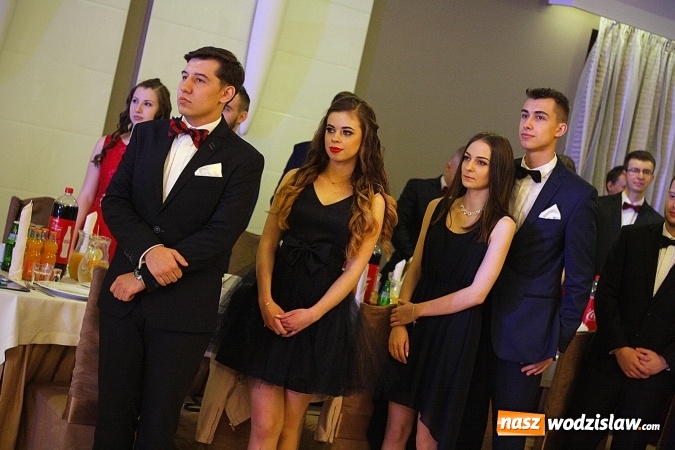 Zdjęcie w galerii na portalu naszwodzislaw.com: Studniówka 2018. ZST bawi się w Bluszczowie  wiadomości z regionu