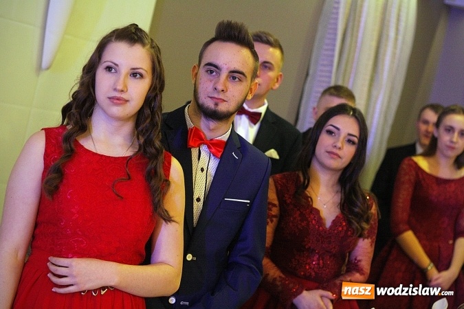 Zdjęcie w galerii na portalu naszwodzislaw.com: Studniówka 2018. ZST bawi się w Bluszczowie  wiadomości z regionu