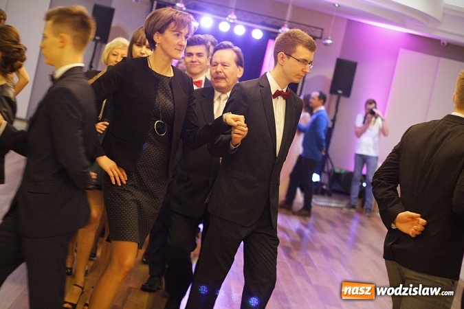 Zdjęcie w galerii na portalu naszwodzislaw.com: Studniówka 2018. ZST bawi się w Bluszczowie  wiadomości z regionu
