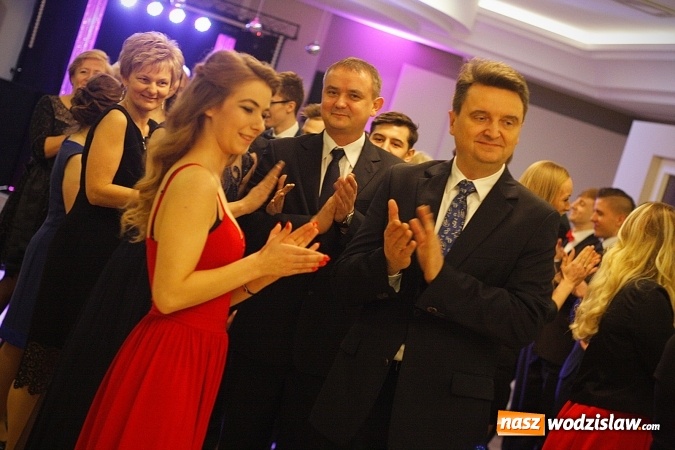 Zdjęcie w galerii na portalu naszwodzislaw.com: Studniówka 2018. ZST bawi się w Bluszczowie  wiadomości z regionu