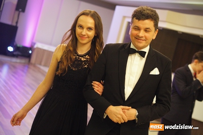 Zdjęcie w galerii na portalu naszwodzislaw.com: Studniówka 2018. ZST bawi się w Bluszczowie  wiadomości z regionu