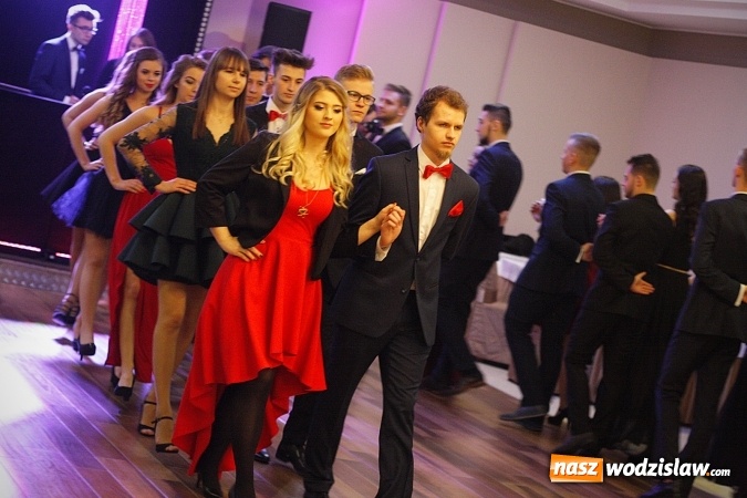 Zdjęcie w galerii na portalu naszwodzislaw.com: Studniówka 2018. ZST bawi się w Bluszczowie  wiadomości z regionu