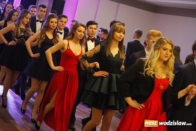 Zdjęcie w galerii na portalu naszwodzislaw.com: Studniówka 2018. ZST bawi się w Bluszczowie  wiadomości z regionu