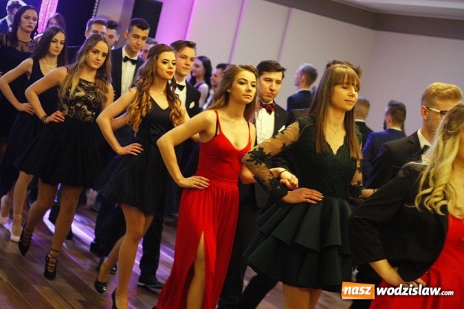 Zdjęcie w galerii na portalu naszwodzislaw.com: Studniówka 2018. ZST bawi się w Bluszczowie  wiadomości z regionu