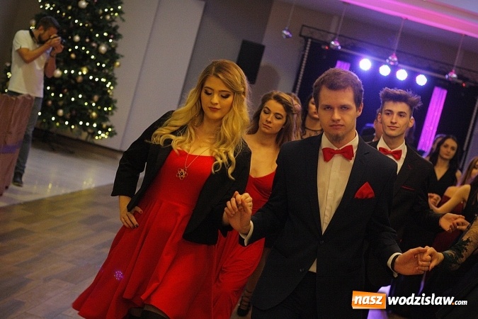 Zdjęcie w galerii na portalu naszwodzislaw.com: Studniówka 2018. ZST bawi się w Bluszczowie  wiadomości z regionu