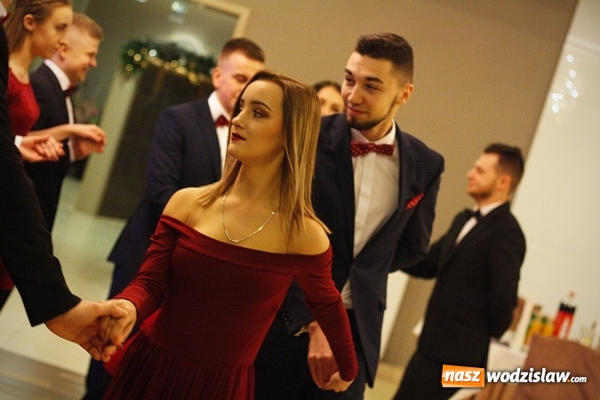 Zdjęcie w galerii na portalu naszwodzislaw.com: Studniówka 2018. ZST bawi się w Bluszczowie  wiadomości z regionu