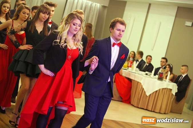 Zdjęcie w galerii na portalu naszwodzislaw.com: Studniówka 2018. ZST bawi się w Bluszczowie  wiadomości z regionu