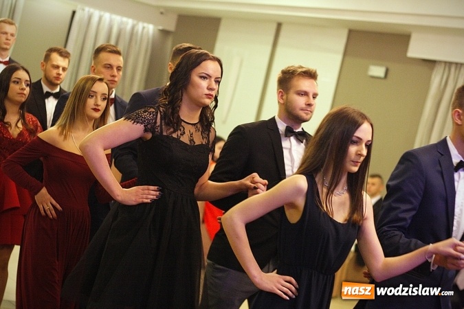 Zdjęcie w galerii na portalu naszwodzislaw.com: Studniówka 2018. ZST bawi się w Bluszczowie  wiadomości z regionu