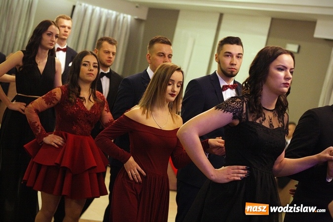 Zdjęcie w galerii na portalu naszwodzislaw.com: Studniówka 2018. ZST bawi się w Bluszczowie  wiadomości z regionu