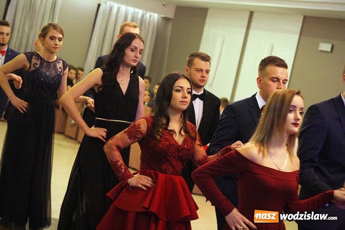 Zdjęcie w galerii na portalu naszwodzislaw.com: Studniówka 2018. ZST bawi się w Bluszczowie  wiadomości z regionu