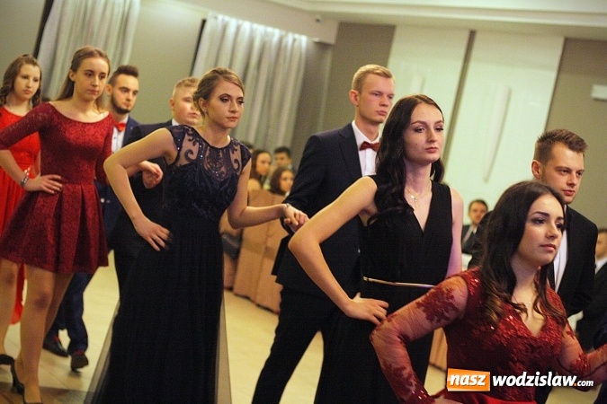 Zdjęcie w galerii na portalu naszwodzislaw.com: Studniówka 2018. ZST bawi się w Bluszczowie  wiadomości z regionu