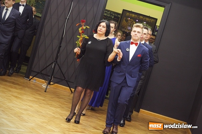 Zdjęcie w galerii na portalu naszwodzislaw.com: Tak na studniówce bawi się ILO  wiadomości z regionu