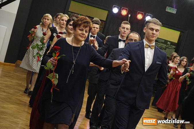 Zdjęcie w galerii na portalu naszwodzislaw.com: Tak na studniówce bawi się ILO  wiadomości z regionu