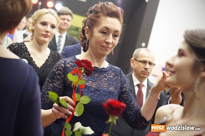 Zdjęcie w galerii na portalu naszwodzislaw.com: Tak na studniówce bawi się ILO  wiadomości z regionu