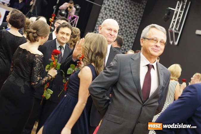Zdjęcie w galerii na portalu naszwodzislaw.com: Tak na studniówce bawi się ILO  wiadomości z regionu