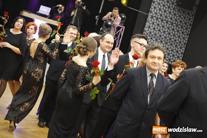 Zdjęcie w galerii na portalu naszwodzislaw.com: Tak na studniówce bawi się ILO  wiadomości z regionu