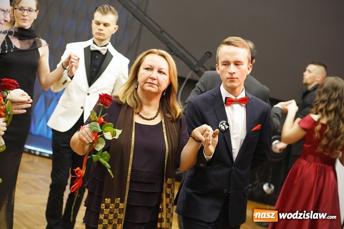 Zdjęcie w galerii na portalu naszwodzislaw.com: Tak na studniówce bawi się ILO  wiadomości z regionu