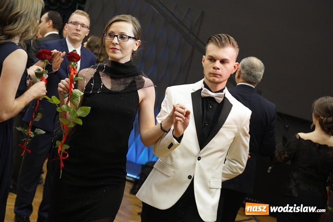 Zdjęcie w galerii na portalu naszwodzislaw.com: Tak na studniówce bawi się ILO  wiadomości z regionu